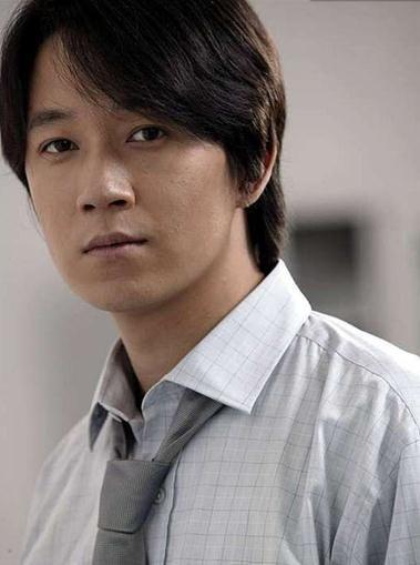 离婚10年后,曾被曝“嗜赌成性”的潘粤明,如今成功逆袭重回巅峰