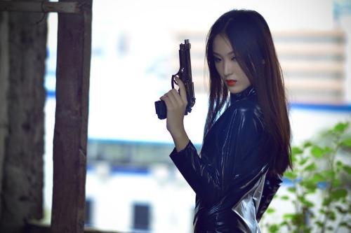 一部美国片,是一个其它国家(不是美国)的女特工。求答案。