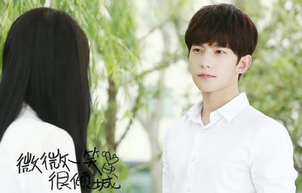 彬彬来吃和微微一笑很倾城有什么关联???