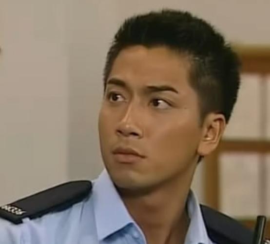 香港TVB有一部学警系列的电视剧,第一部好像是叫学警雄心...