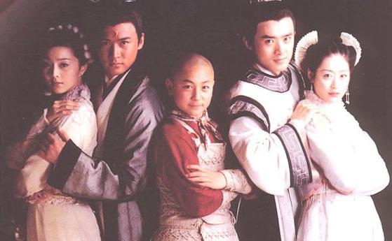 《少年包青天》一共讲了几个故事?